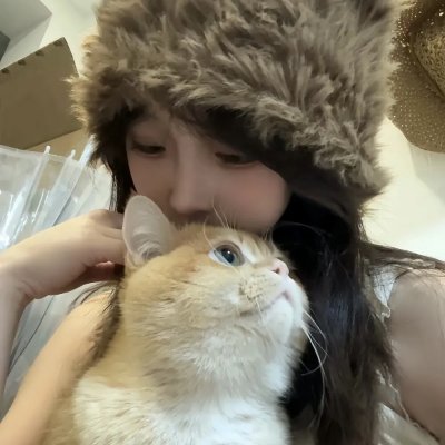 带子狼 在那双小手中